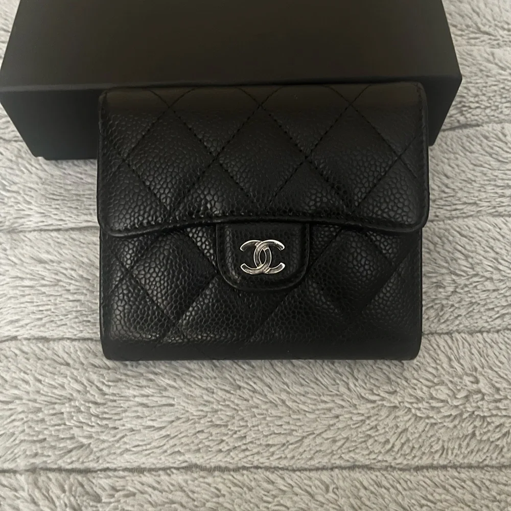 Chanel Caviar Classic Small Compact Flap Wallet - Picture 1 of 8
